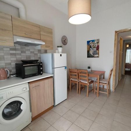 Elegant Central Apartment In Volos Bagian luar foto